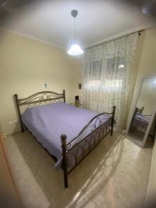 Ένα ή περισσότερα κρεβάτια σε δωμάτιο στο Alexandros apartment