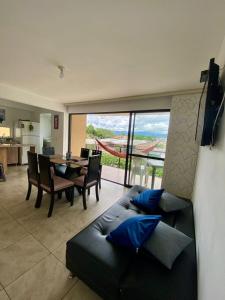 Et opholdsområde på Alojamiento reserva la colina