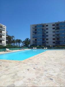 Πισίνα στο ή κοντά στο Appartement vue mer