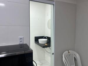 a kitchen with a microwave and a bowl on a counter at Casa do Alessandro in Vila Velha