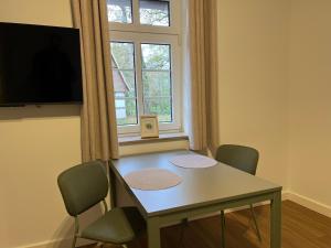 Μια τηλεόραση ή/και κέντρο ψυχαγωγίας στο Business Apartments - Hof Wanstrath - select2stay +66 φωτογραφίες