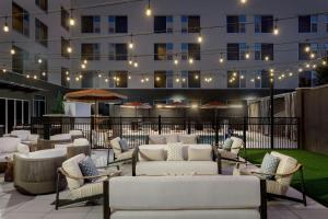 Khu vực ghế ngồi tại The Elmore Hotel, DFW Southlake, a Tribute Portfolio Hotel