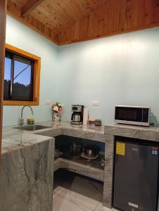 Η κουζίνα ή μικρή κουζίνα στο Cabaña El Trogon