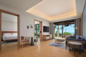 TV a/nebo společenská místnost v ubytování Four Points by Sheraton Bintan, Lagoi Bay