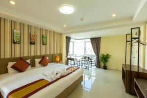 מיטה או מיטות בחדר ב-Chiang Mai Waroros Boutique Hotel