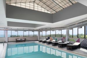 La alberca dentro o cerca de The Wade