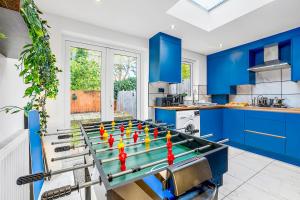 Bordtennis på 3 Bed & Sleeps 8, FREE Parking - 15 mins from Tottenham Stadium eller i nærheden + 37 billeder