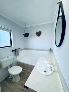 Ένα μπάνιο στο Seaside heaven family friendly