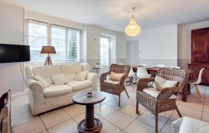 Et opholdsområde på 3 Bedroom Nice Apartment In Carnac