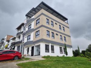 Tòa nhà nơi căn hộ tọa lạc