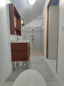 Ένα μπάνιο στο Mape Faaroa Bay Villa