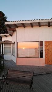 a bench sitting on a deck in front of a building at Vistas espectaculares in Mirasol