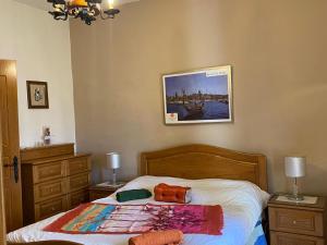 Postel nebo postele na pokoji v ubytování Birgu SeaView Apartment