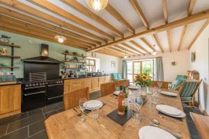 Et opholdsområde på Rhiwal + 22 billeder