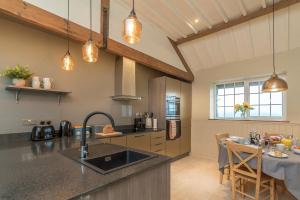 Η κουζίνα ή μικρή κουζίνα στο Eiddior