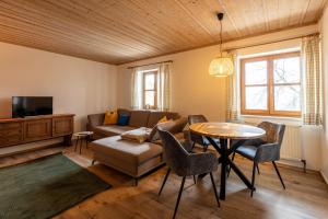 Μια τηλεόραση ή/και κέντρο ψυχαγωγίας στο Appartement Panoramablick