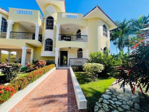 Сад в 360 View House with Private Pool Jacuzzi and Terrace