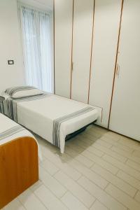 a bedroom with two beds and a window at Casa di Doria in Deiva Marina