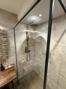 Ένα μπάνιο στο Marionis Heven for you