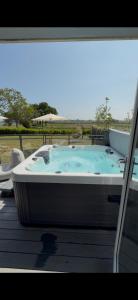 Fotografie z fotogalerie ubytování Modern 5 Bedroom Luxury Home with Sea Views and Hot Tub v destinaci North Hayling