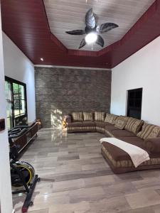 uma sala de estar com um sofá e um ventilador de teto em Casa Amelia, 5 minutes from the airport em Flores mais 13 fotografias