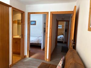 Ένα ή περισσότερα κρεβάτια σε δωμάτιο στο Beau 3 pièces avec vue Montana 4 +1 φωτογραφίες