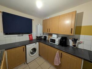 Η κουζίνα ή μικρή κουζίνα στο Stay Sleep Rest - Lonsdale