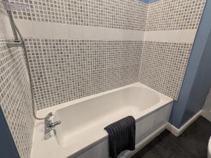 Ένα μπάνιο στο Stay Sleep Rest - Lonsdale