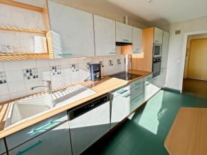 Kuchyň nebo kuchyňský kout v ubytování Appartement lumineux 3 chambres à Tours nord + 5 fotografií