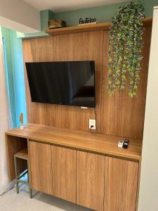 TV a/nebo společenská místnost v ubytování Melhores Flats - Seu desejo, pé na areia