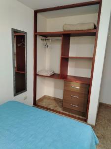 a bedroom with a closet with a bed and a mirror at Agradable Estadía in Trujillo