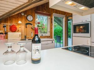 Η κουζίνα ή μικρή κουζίνα στο 6 person holiday home in Oksbøl-By Traum +16 φωτογραφίες