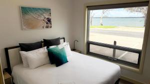 Ένα ή περισσότερα κρεβάτια σε δωμάτιο στο Metung Pearl