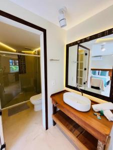 Et badeværelse på Studio Com Hidro Para Casais - Baobá Suítes - 05 + 16 billeder