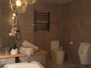 Et badeværelse på Casa Amar, Near of US Border and Consulate + 26 billeder