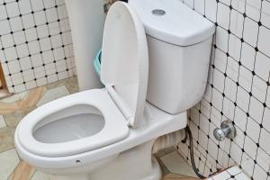 Ένα μπάνιο στο Royal prima guest house, apartment and event center