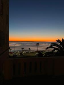 vista sull'oceano al tramonto da un edificio di Lo de Pablo a Atlántida
