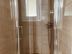 Ένα μπάνιο στο Athens Budget Rooms +13 φωτογραφίες