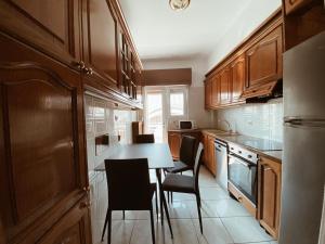 Η κουζίνα ή μικρή κουζίνα στο Athens Budget Rooms