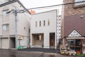 Το κτήριο όπου στεγάζεται  η παραθεριστική κατοικία