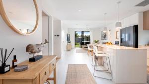 Η κουζίνα ή μικρή κουζίνα στο Sunrise Ocean View