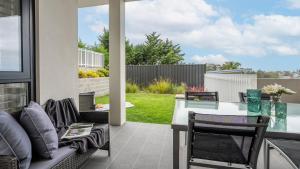 Χώρος καθιστικού στο Sunrise Ocean View