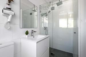 Phòng tắm tại Convenient Double Ensuite Room - Peakhurst