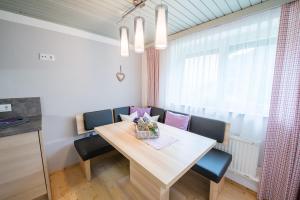 Posedenie v ubytovaní Ferienwohnung Wald