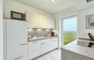 Η κουζίνα ή μικρή κουζίνα στο Modernes Ferienhaus Mit Sauna