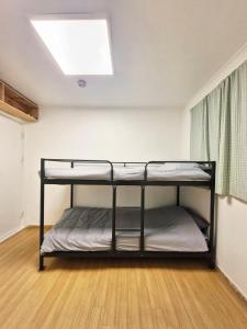 Ένα ή περισσότερα κρεβάτια σε δωμάτιο στο 스테이 노랑 stay norang