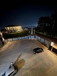Un coche aparcado encima de un estacionamiento por la noche en Dee furnished homes Kyanja, en Kampala