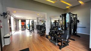 Γυμναστήριο ή/και όργανα γυμναστικής στο Mirantes Caminho do Mar Apto Térreo Lado da Sombra