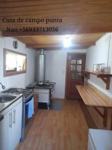 Η κουζίνα ή μικρή κουζίνα στο casa de campo punta nao