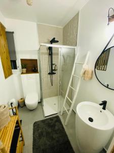 Phòng tắm tại L'Isménia, L'écrin Zen